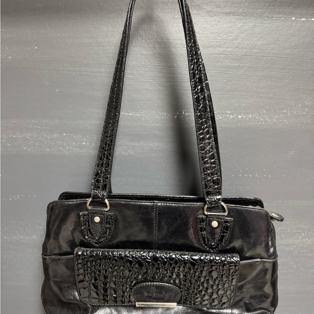 Chic Black Crocodile-Embossed Shoulder Bag